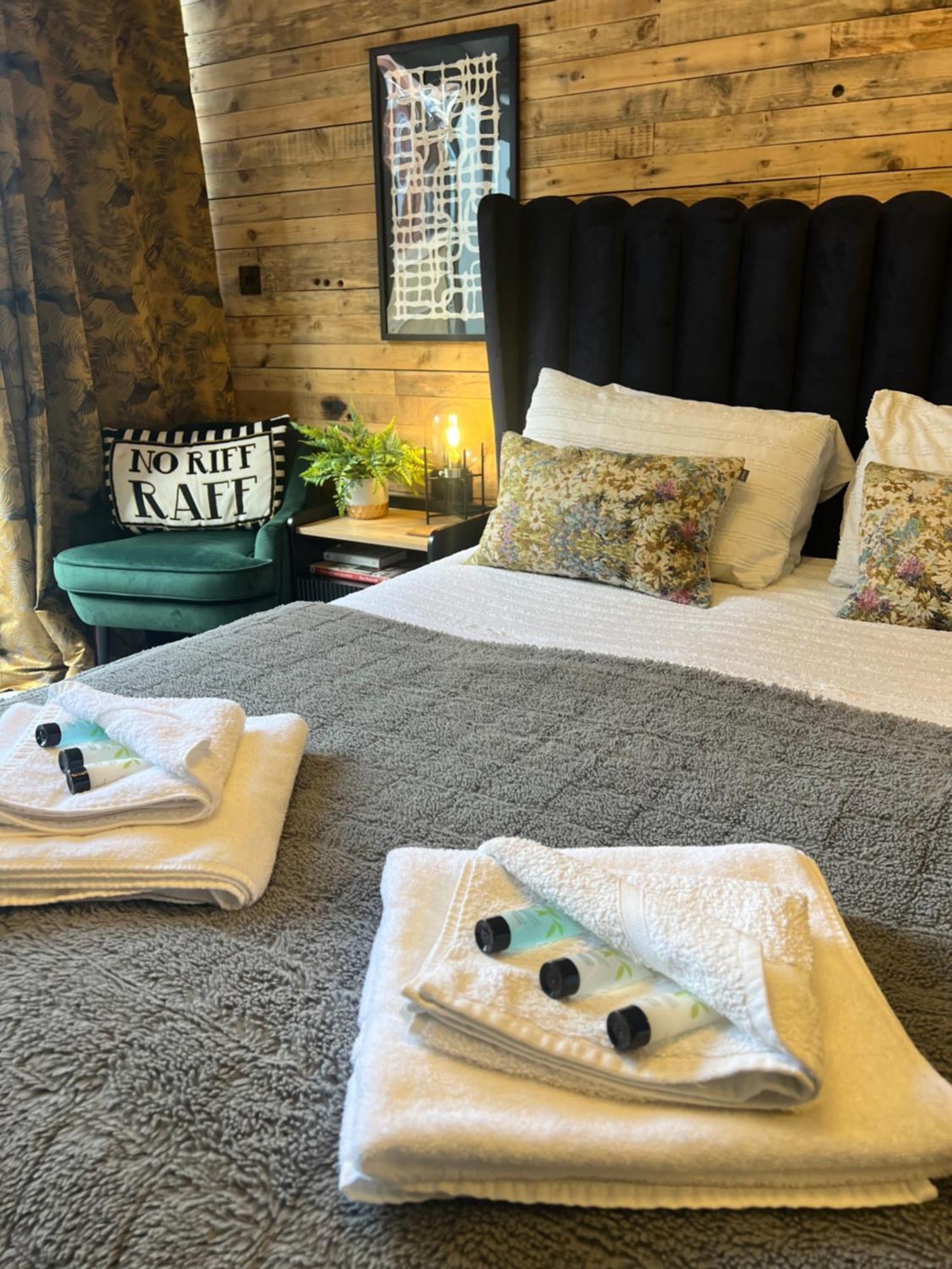 Boutique Shrewsbury Suites Ngoại thất bức ảnh