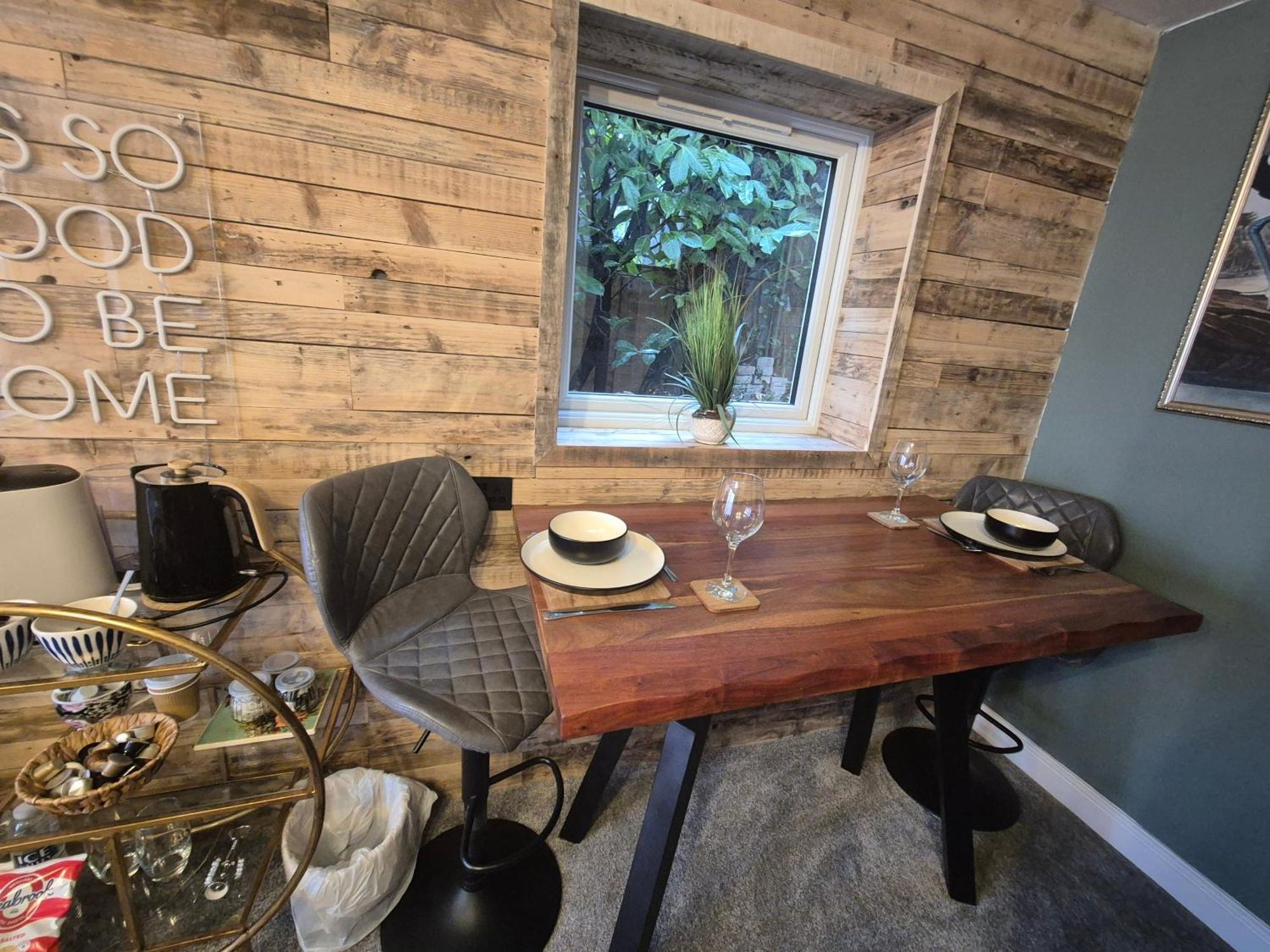 Boutique Shrewsbury Suites Ngoại thất bức ảnh